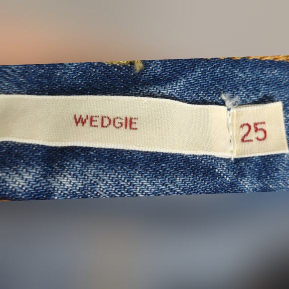 Levi's Premium Wedgie Icon Fit High Waist Jeans In Athens Shut It Size 25 - Picture 4 of 16